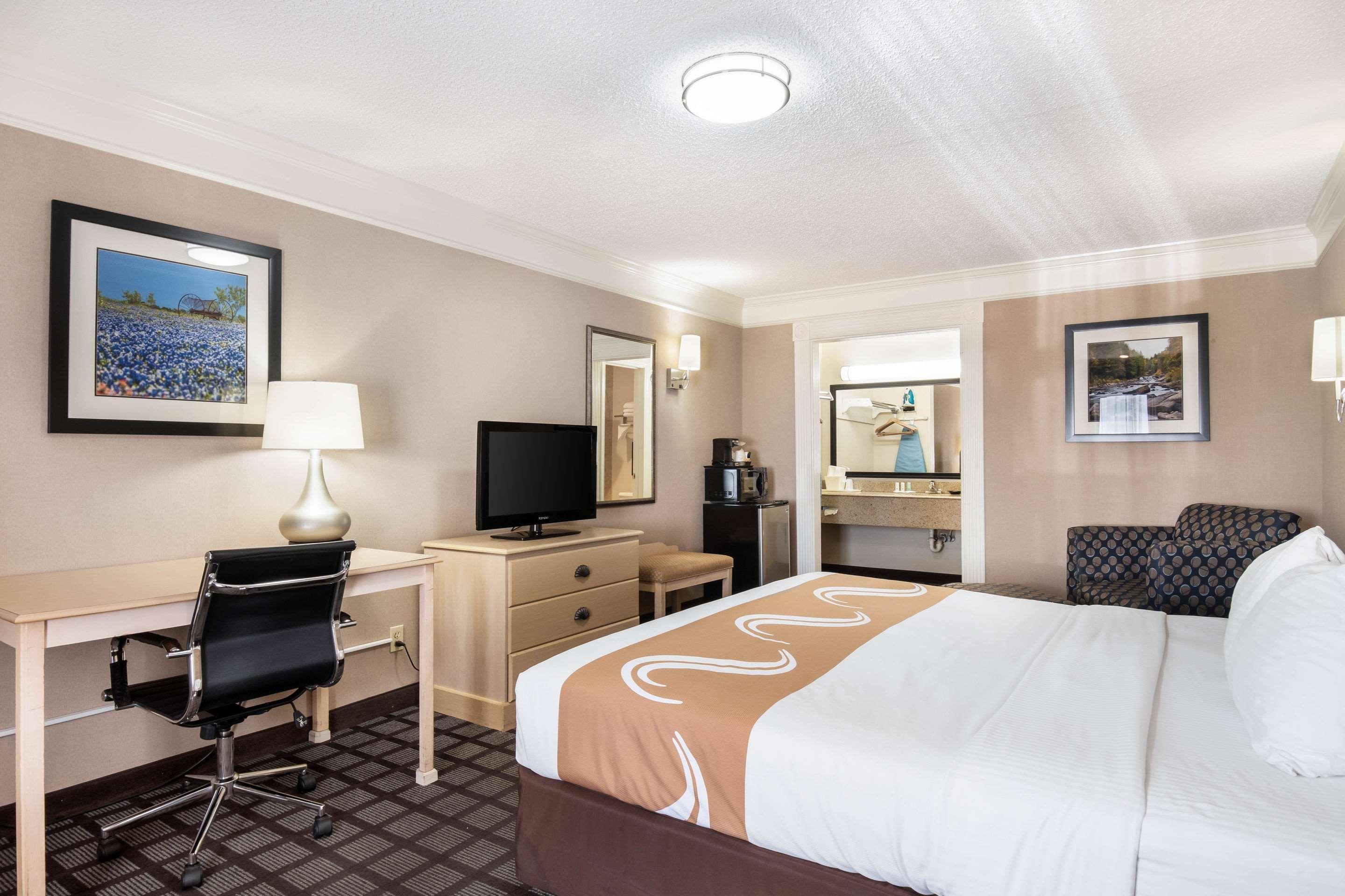 Quality Inn Near Lake Marble Falls Exterior photo
