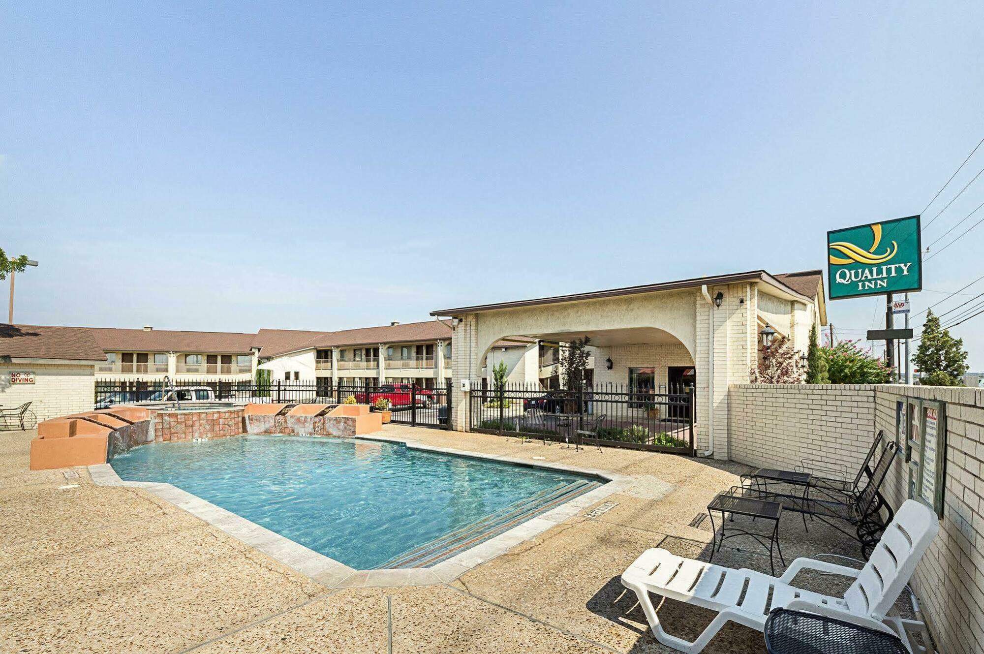 Quality Inn Near Lake Marble Falls Exterior photo